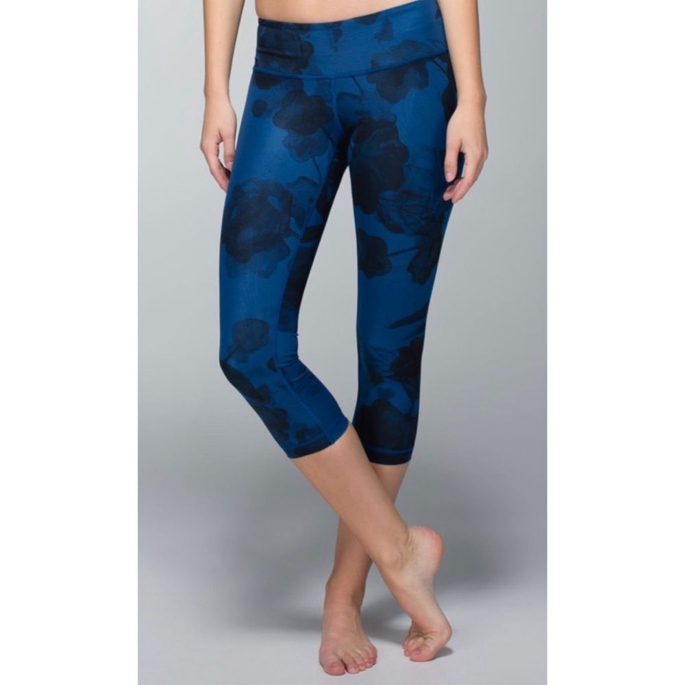 Lululemon Wunder Under Crop II in Jumbo Inky Floral Black Inkwell Size 12